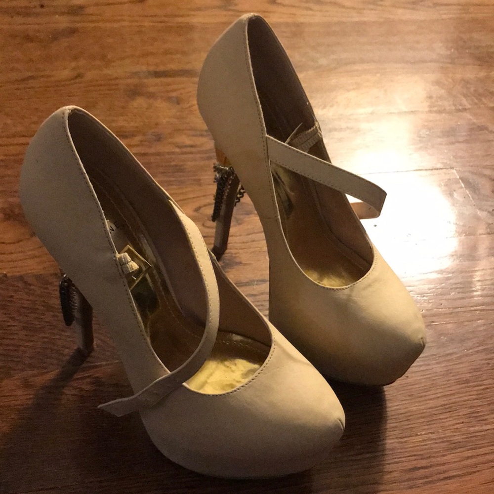 Scene Platform Heels, never worn! Size 7